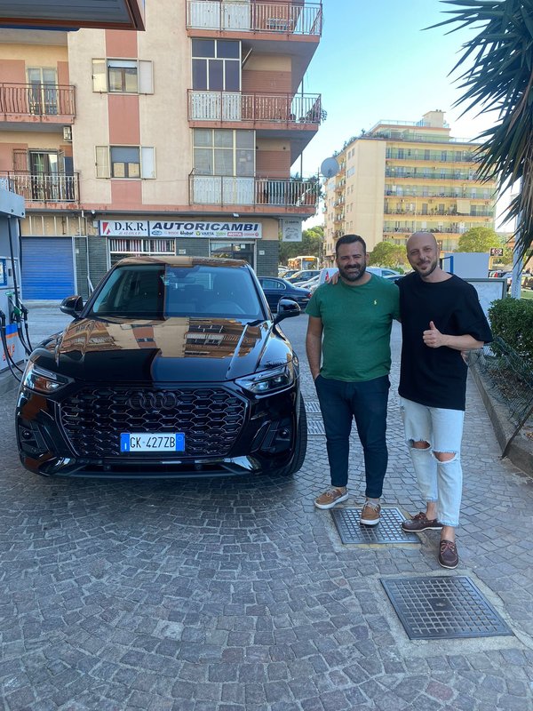 Consegna Audi Q5 nera - KeyBee Noleggio