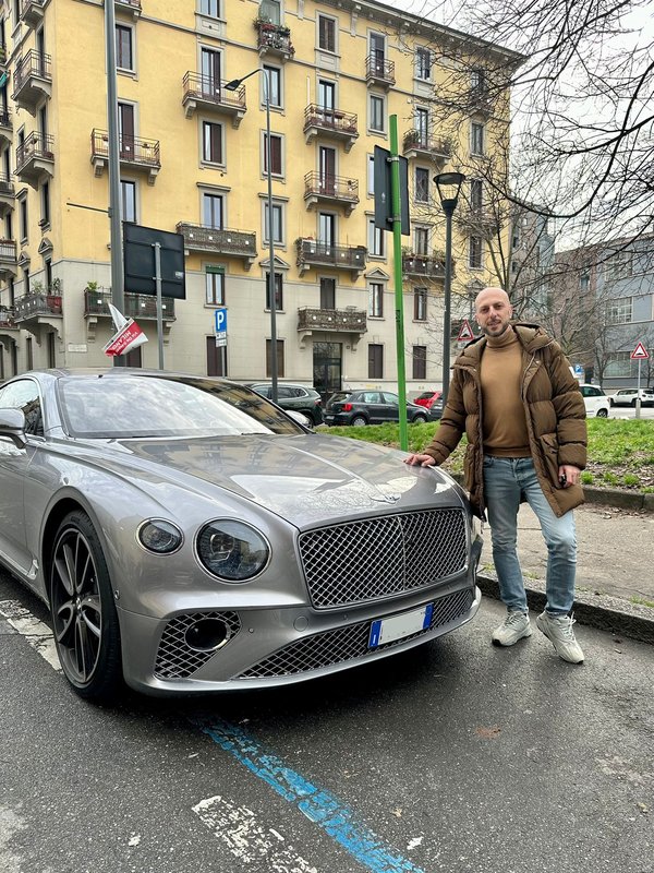 Consegna Bentley Continental GT - KeyBee Noleggio