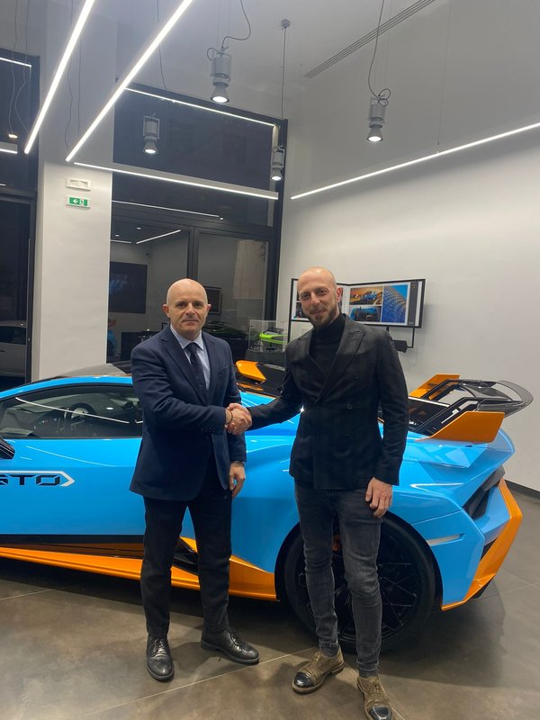 Consegna Lamborghini Hurac&aacute;n STO - KeyBee Noleggio