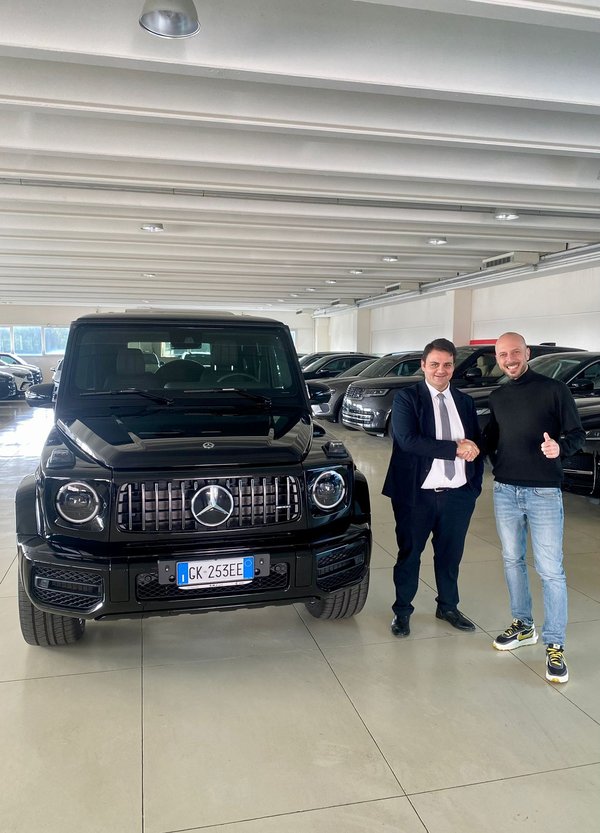 Consegna Mercedes Classe G nera - KeyBee Noleggio