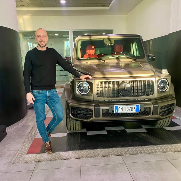 Consegna Mercedes Classe G olive - KeyBee Noleggio