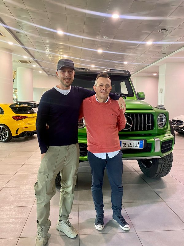 Consegna Mercedes Classe G verde - KeyBee Noleggio